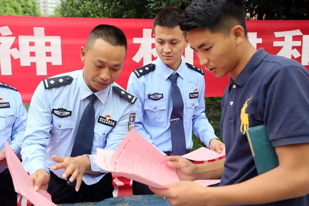 四川省蕎窩監(jiān)獄警官進(jìn)校開(kāi)展法治宣傳警示教育活動(dòng)4.jpg