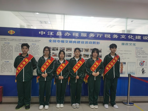中江職中財(cái)經(jīng)商貿(mào)系學(xué)生參與稅務(wù)局稅收科普活動，助力稅法知識普及2.jpg